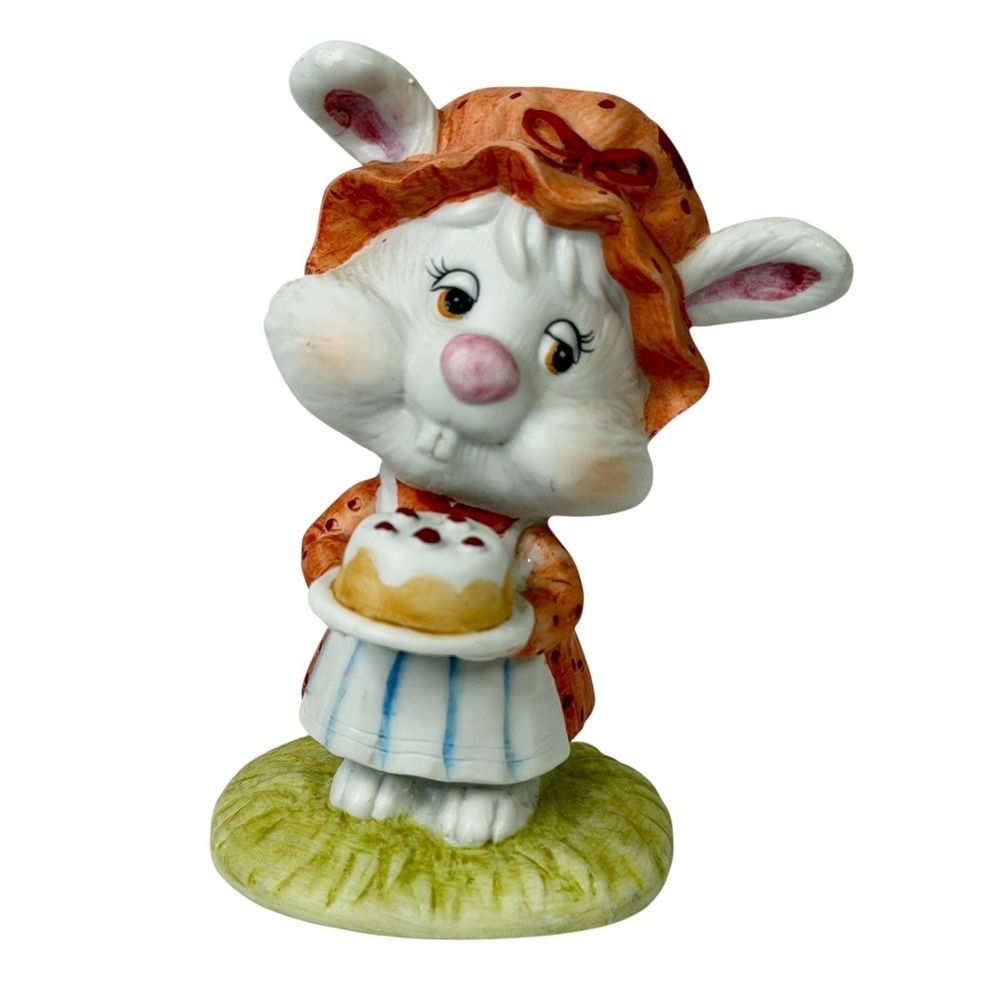 Lefton Bunny Rabbit Figurine Cake Baker Porcelain Statue Orange White 4"